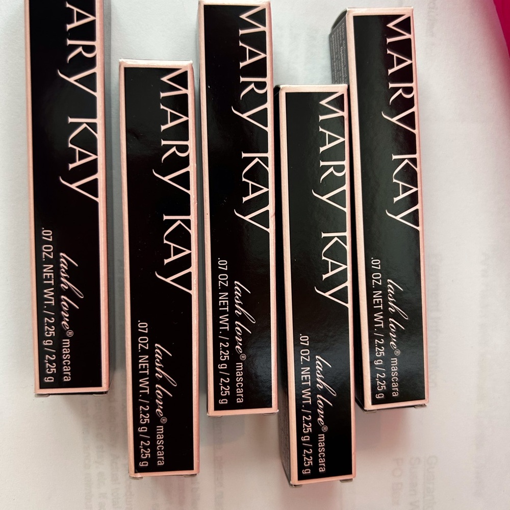 Mary Kay, (5) sample sizes of Lash Love mascara in black. Priced as set of five.